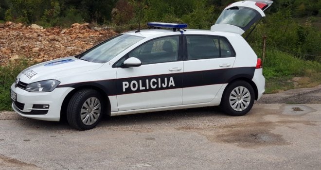 Policajac napao i ozlijedio suprugu, pa pobjegao iz BiH: Prekršio zaštitne mjere, a i suspendovan je zbog istog djela!