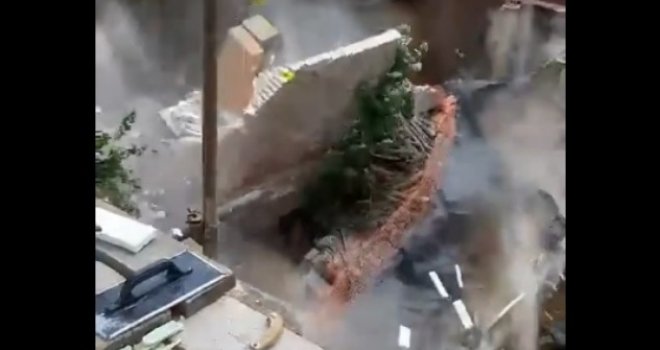 'Istrčali smo u posljednjem trenutku': Urušila se zgrada u Beogradu, stravični snimak širi se društvenim mrežama...