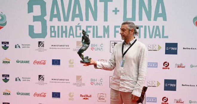 Grand Prix i statua 'Unska sirena' prema jednoglasnoj odluci žirija za film 'Plavi cvijet' Zrinka Ogreste