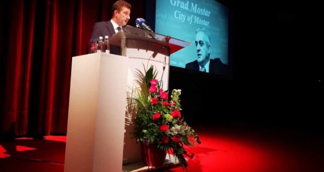 U Mostaru održana komemoracija za Ljubu Bešlića: Govor kćerke Ines dirnuo prisutne