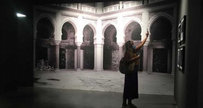 Nijemci iznenađeni izložbom bh. fotografa Almina Zrne: Sarajevskih '12 vrata' Jannisa Kounellisa u Kelnu