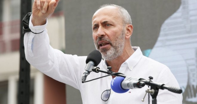 Feraget: 'Osuđivana osoba ne može dobiti dozvolu za nošenje oružja, Prusac nije mogao raditi na poslovima zaštite'