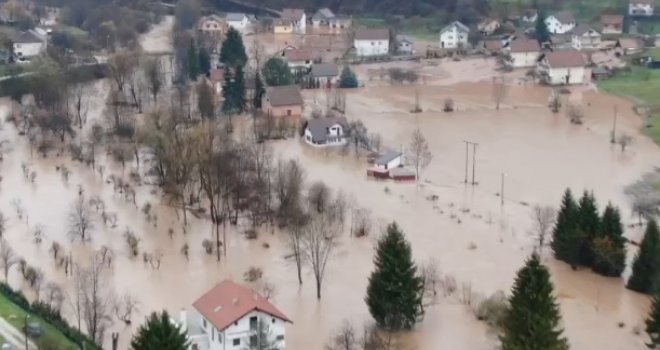 Opština Trnovo izgleda kao jezero: Poplavljeno više od 100 kuća, u vodenoj bujici uginulo 130 ovaca