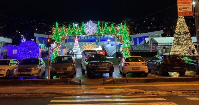 Klizalište, ledeni tobogan, dekoracije, gastronomska ponuda: Pogledajte kako izgleda Zimska čarolija na Skenderiji