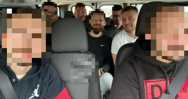 Ovo su Matejevi prijatelji na putu za Beograd: Fotografija je nastala u kombiju, a evo šta je razlog njihovog 'zavjeta šutnje'