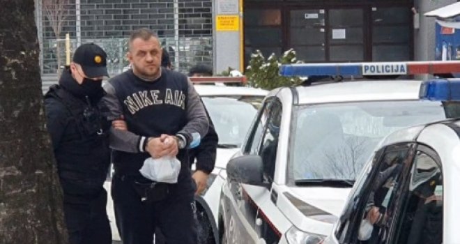 Trojica osumnjičenih za ubistvo Kenina Lukača predati u Tužilaštvo KS: Jedan od njih novinarima dobacio 'Selfi, a?'