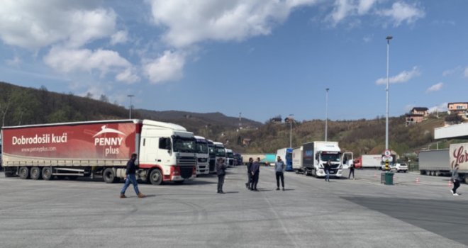 Uposlenici UIO BiH započeli štrajk: Ogromne kolone na graničnim prelazima i carinskim terminalima