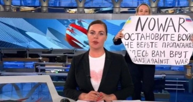 Šta se desilo s novinarkom koja je protestvovala u programu ruske televizije? Ovo je njena priča...