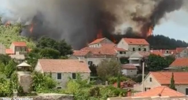 Veliki požar na Hvaru: Poginula jedna osoba, stigli i kanaderi