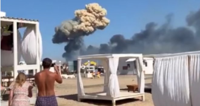 Snažne eksplozije u ruskoj vojnoj bazi na Krimu: Evo šta su zabilježili turisti s obližnjih plaža