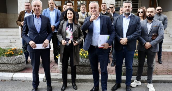 Ovo je sporazum koji će sutra potpisati dvije Trojke: Platforma za mir, stabilizaciju, evropsku budućnost i ekonomski napredak BiH