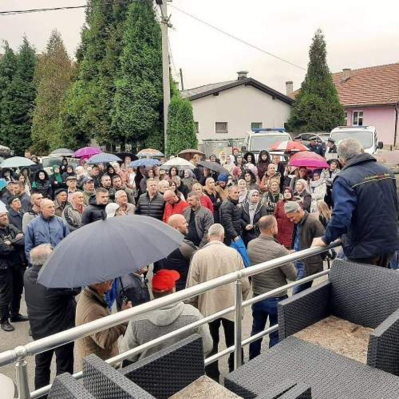 ambulanta-u-skoli-protesti-zeljezno-polje-3