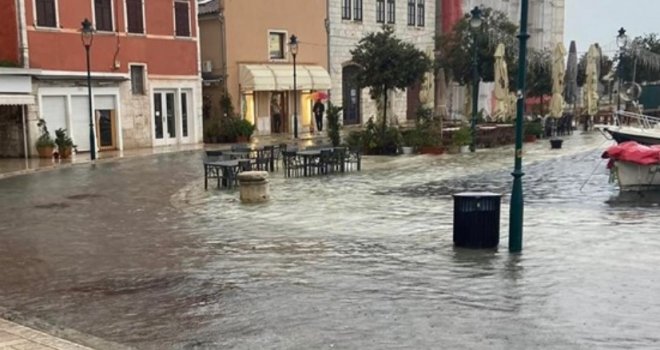 Potpuni haos na Jadranu: Poplave u Puli, Rijeci... U Rovinju prekinut saobraćaj, sve je mokro!