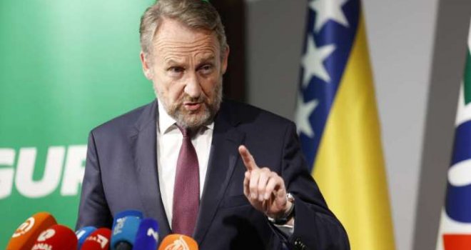 'Tvrdo bismo mi ovo radili, penzije i plate bi bile veće za 20-30 posto, a Dodik je ljut na nas...'