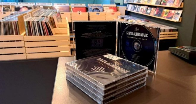 Druženje sa umjetnicima u Sarajevo Disk Music Shopu: Sinan Alimanović potpisivat će američko izdanje CD-a 'Lejla'