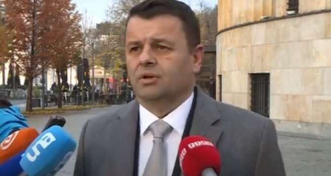 Ministar Hurtić: 'Tuga, svi prolaze, mi maltene jedini stali... Žena izgubila kontrolu na mokroj cesti'    