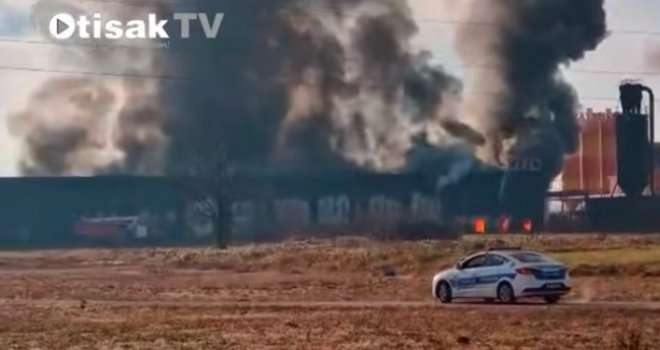 Plamti veliki požar: Vatra guta postrojenje namještaja 'Malagić', širi se gusti crni dim...