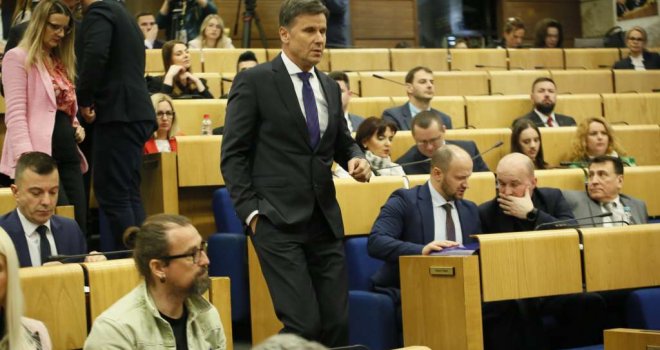 Premijer Novalić do detalja obrazložio budžet FBiH za 2023. godinu: Zašto je toliko veći od prošlogodišnjeg?  