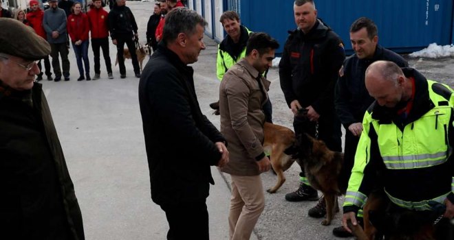 Novalić pred bh. spasiocima: 'Znali smo da je to neugodan put... Neki do vas se tih slika neće osloboditi čitav život'