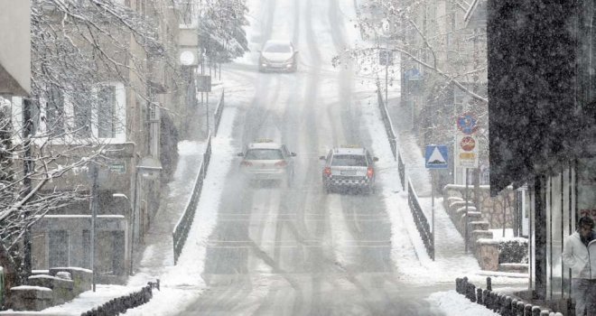 Ekipe na terenu prate situaciju, kakav se to snijeg očekuje u Sarajevu?