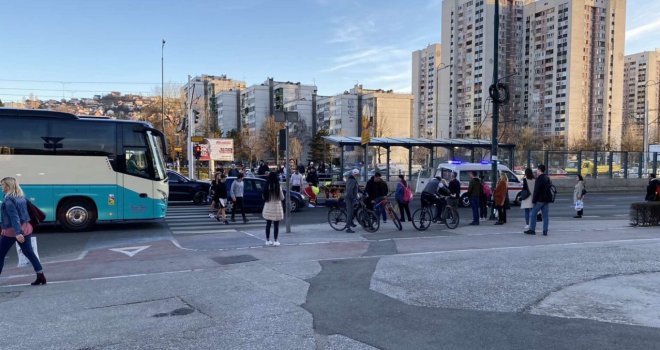 Nesreća u Sarajevu: Udarena pješakinja na Otoci, velike gužve u saobraćaju