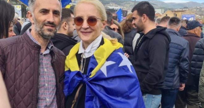 Sebija Izetbegović došla pred OHR: 'Nek’ crknu dušmani'