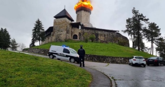 Zabrinjavajuće: Gori čuvena tvrđava u Velikoj Kladuši, borba s vatrenom stihijom u toku