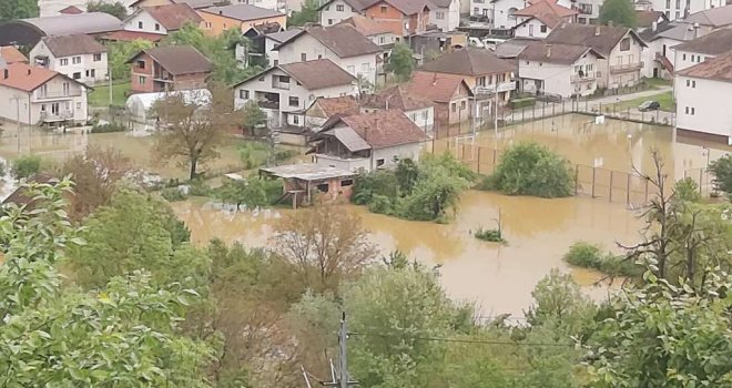 U Kulen Vakufu poplavljeno dvadesetak objekata, vodostaji rijeka u USK u stalnom porastu