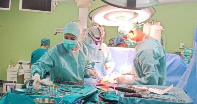 KCUS - Uspješno urađena srodna transplantacija bubrega, donor organa je majka