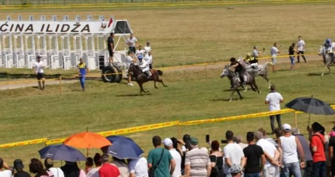 Nakon 12 godina, začuo se galop u Butmiru: Pogledajte kako su se konjičke trke vratile na Ilidžu...   