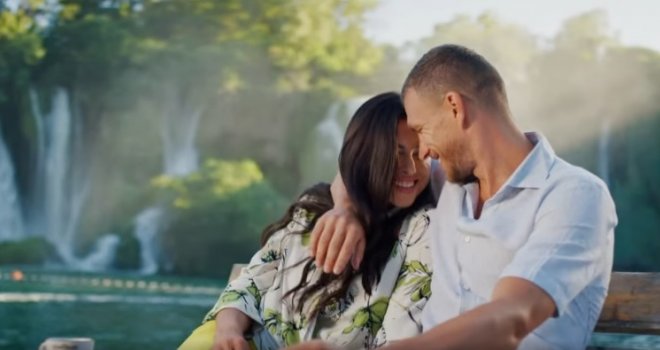 Bračni par Amra i Edin Džeko u novoj reklami za bosansku kafu: Komentari pljušte... Kako se vama dopada?  
