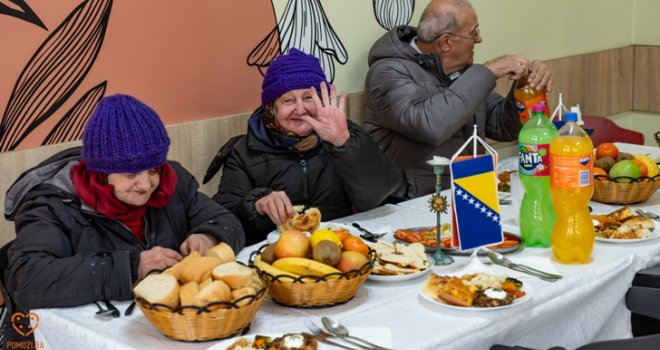 Bar na tren zaboravili na svoju muku: Svečani ručak povodom Dana nezavisnosti BiH u restoranima dobre volje