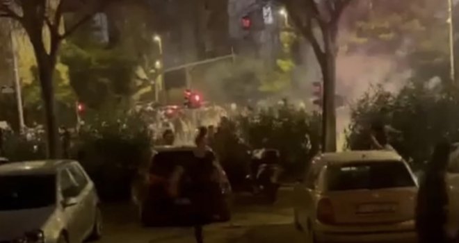 Haotične snimke iz Splita nakon derbija: Torcida divljala po ulicama, sve je gorjelo