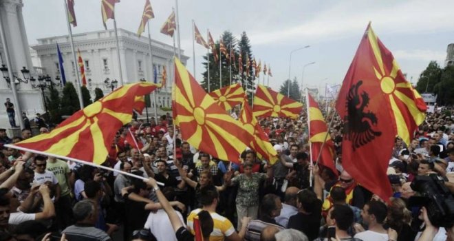 Desničari u Sjevernoj Makedoniji nadmoćno pobijedili: Izabrana i prva predsjednica