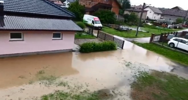Ni kod nas nije prošlo bez problema: U Banjaluci poplavljene kuće, garaže i dvorišta