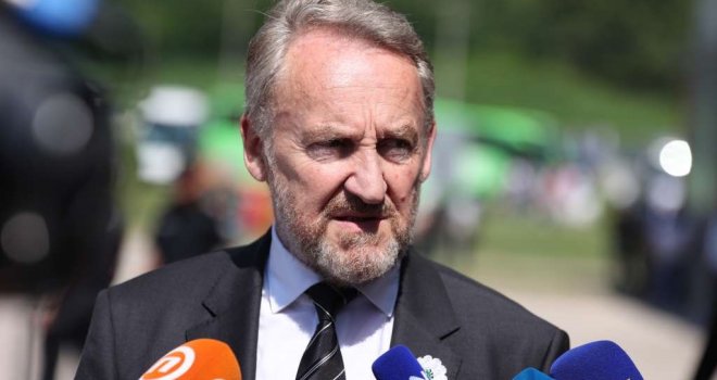 Izetbegović upozorava na manjkavosti usvojenog zakona: Ambasador BiH u Beogradu ili Moskvi sad može dozoliti ljudima da unose oružje u BiH