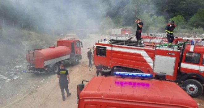 Požar buknuo 1. avgusta i još nije ugašen: Pet dana vatrogasci se bore sa vatrenom stihijom, opasnost od eksplozije!