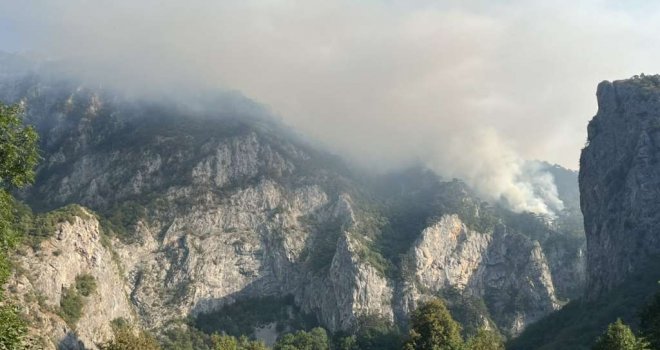 Opet gori Tjentište, ali i Hercegovina: Na teren opet izlaze helikopteri