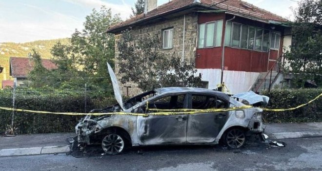 Nova paljevina automobila u Sarajevu: Toyota potpuno izgorila na Koševskom brdu