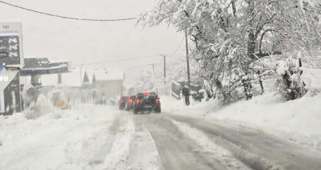 BiH je opet pod snijegom: Na putevima ponovo kolapsi, vozite samo ako morate