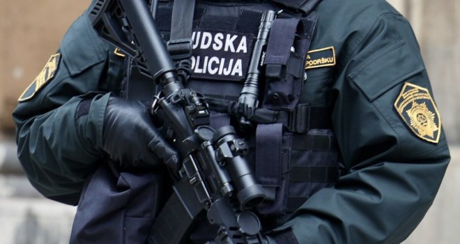 Sudska policija prodaje oružje, na aukciji čitav arsenal