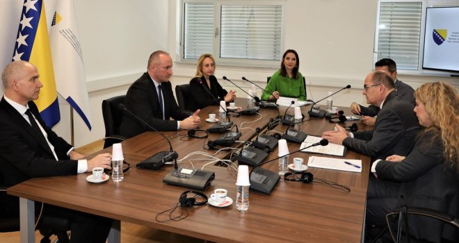 Schmidtova poruka Dodiku: O institucijama BiH nije moguće pregovarati