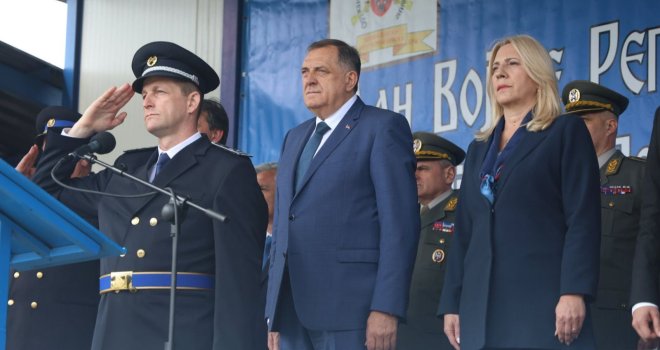 Dodik poručio Trećem puku: 'Slušajte poziv koji bi došao iz RS, ova kasarna je RS!'