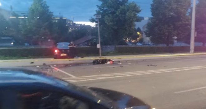 Horor u centru Sarajeva: Dijelovi motocikla rasuti po cesti, Benjamin Spahović teško povrijeđen