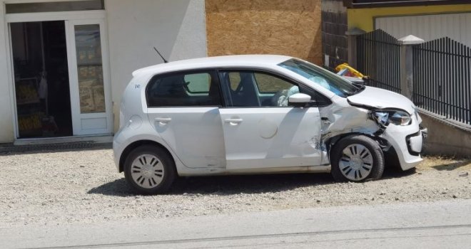 Policajac povrijeđen u filmskoj potjeri: Ukrao automobil ViK-a u Sarajevu, slupao ga u bijegu od policije u Visokom