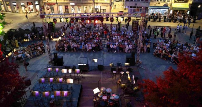 Na Pozorišnom Trgu Susan Sontag izveden spektakularni koncert Sarajevo Big Banda