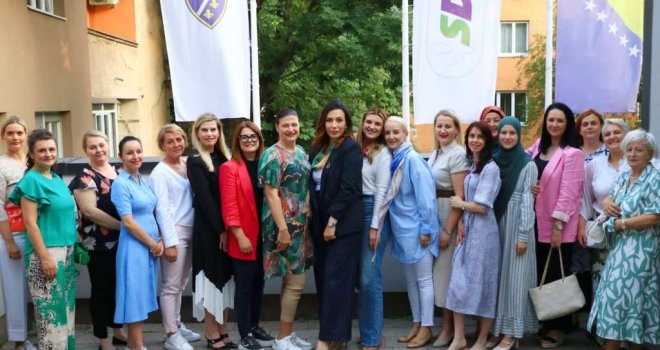 Ko je Amela Divović, nova predsjednica KO Žene SDA Sarajevo: 'Žene će donijeti promjene koje Sarajevu i BiH trebaju'