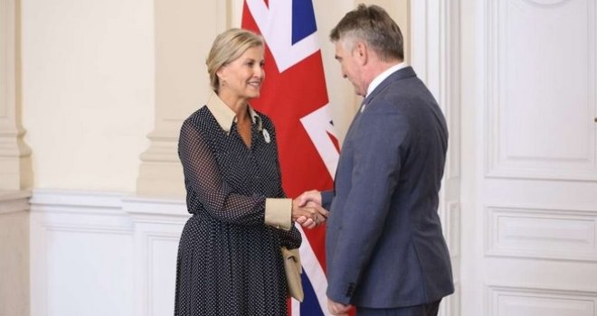 Vojvotkinja od Edinburgha doputovala u BiH kako bi prisustvovala 30. godišnjici genocida u Srebrenici