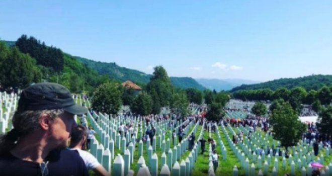 'Čini se da ništa nismo naučili': Chris Dale,  bivši basista Brucea Dickinsona, odao počast žrtvama genocida u Srebrenici