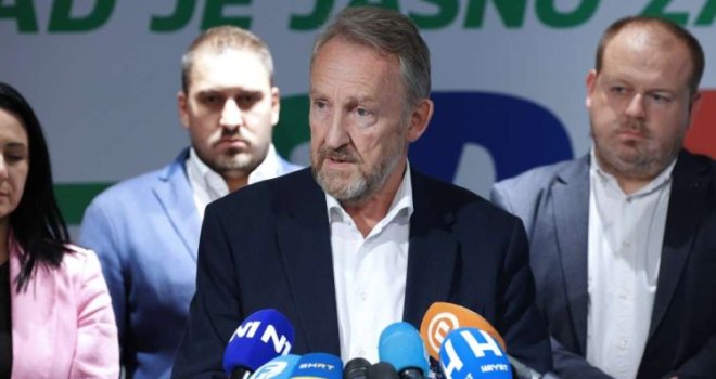Predsjedništvo SDA: Dodiku zabraniti obnašanje svih političkih funkcija, Trojka pravi štetne ustupke